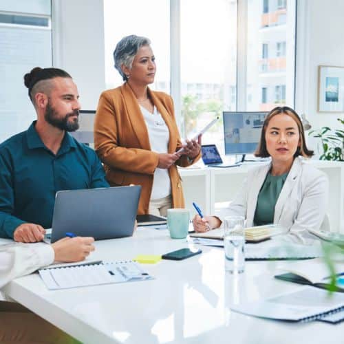 Personne utilisant Wise-Up Scribe pour optimiser la chaîne commerciale et gagner en agilité
